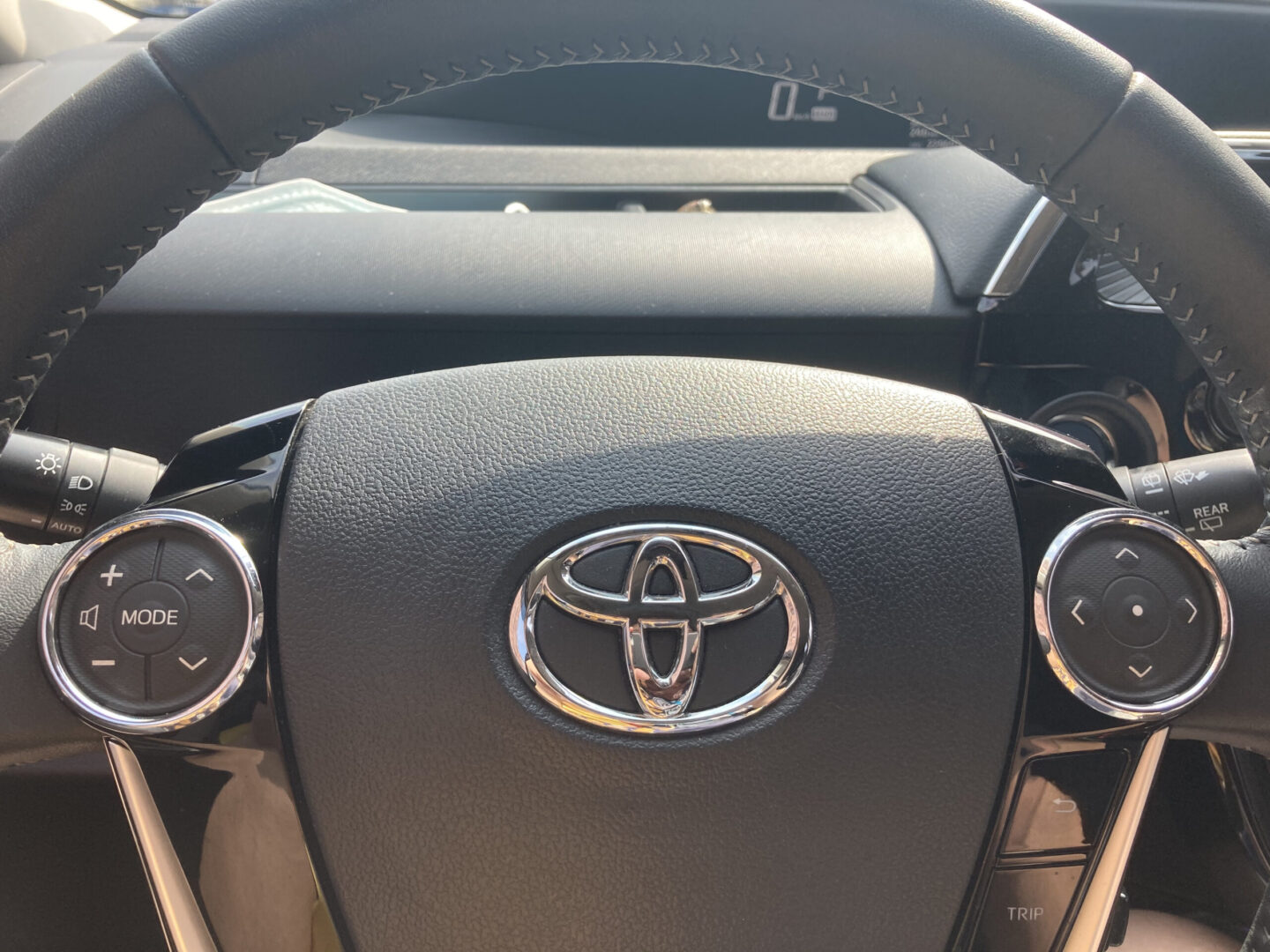 [開箱]來幫愛車簡單升級車內裝飾吧(方控、置杯架、排檔座裝飾)